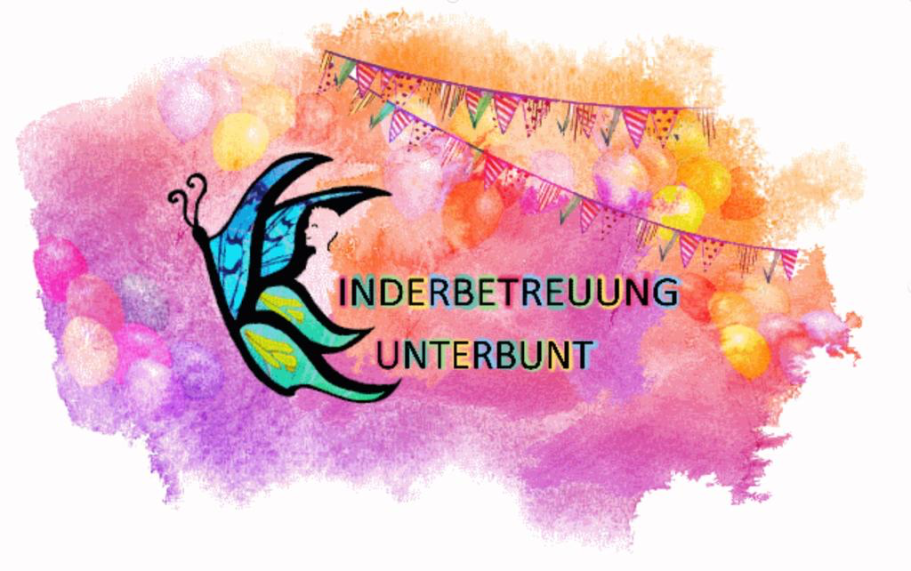Logo der Kinderbetreuung Kunterbunt: Bunte Hintergundfarben. Am oberen Rand hängt eine gemusterte Girlande. Im Vordergrund ist ein blau-grüner Schmetterling zu sehen, dessen Flügel die zwei K's des Schriftzugs darstellen.